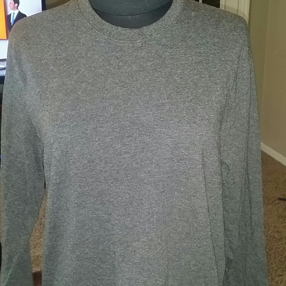 Girls Old Navy grey long sleeve Tee.